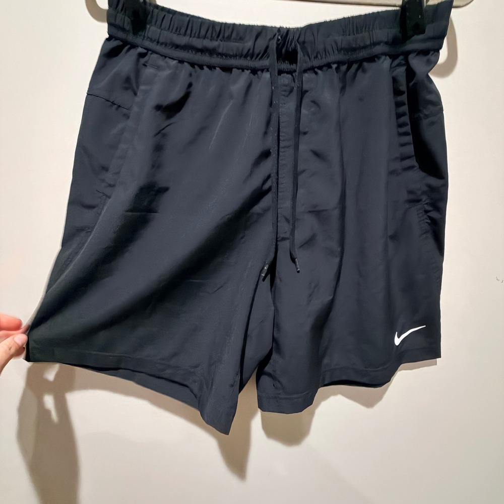 Nike Athletic Shorts Men Medium Black Lightweight Minimalist Basic Practice